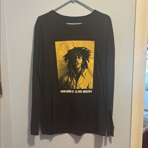 American Eagle Outfitters Black and Yellow Graphic Long Sleeve Tee
